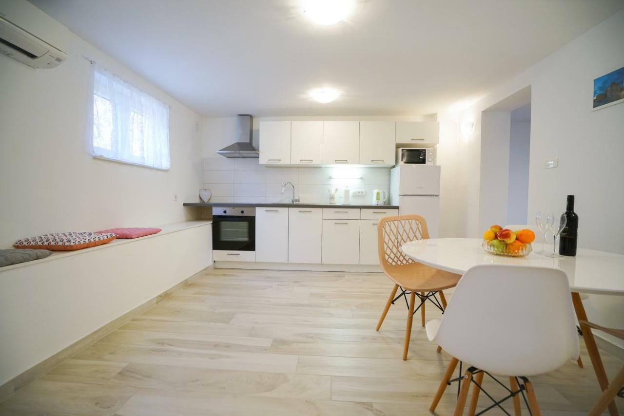S&j Apartament *